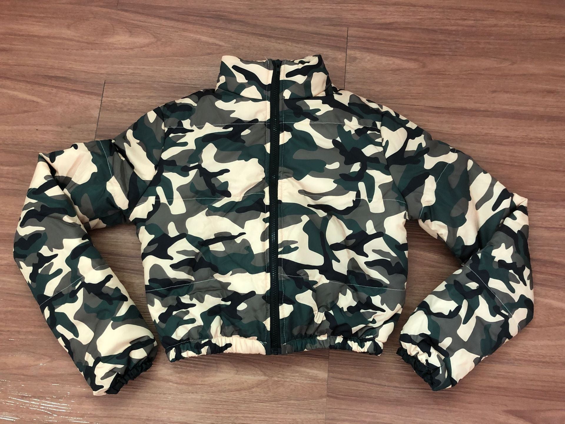 Experience the Great Outdoors with Our Army Green Camouflage Down Jacket